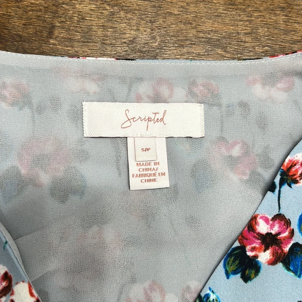 Scripted blouse size small - Picture 3 of 8